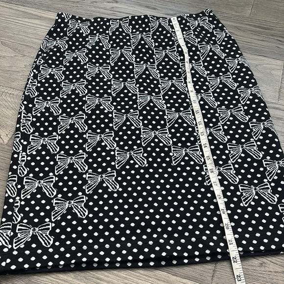 RIANI | Black and White Bow and Polka Dot Patterned Skirt / Elastic Band Size 8 - Picture 6 of 11